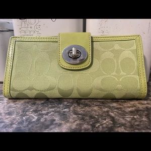 Coach wallet, very good condition, super cute